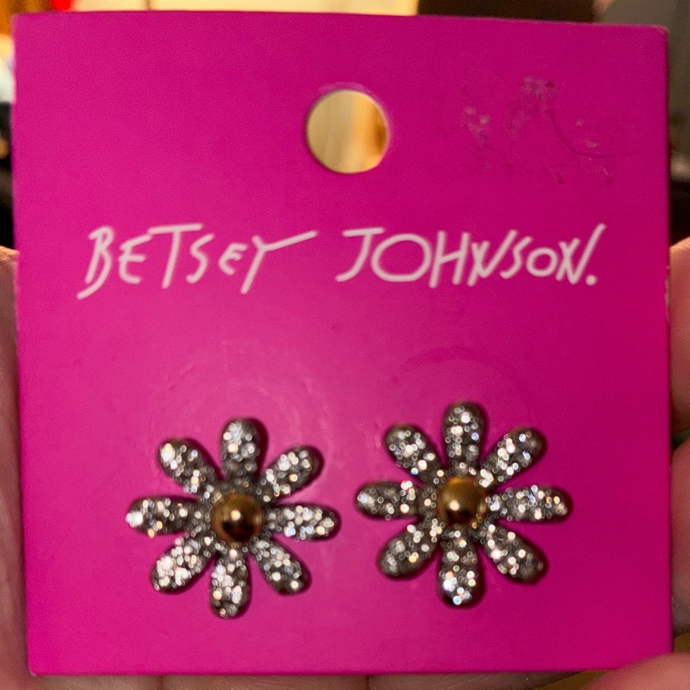 BETSEY JOHNSON Crystal-Studded Silver-Tone Daisy Flower Floral Earrings NEW NWT